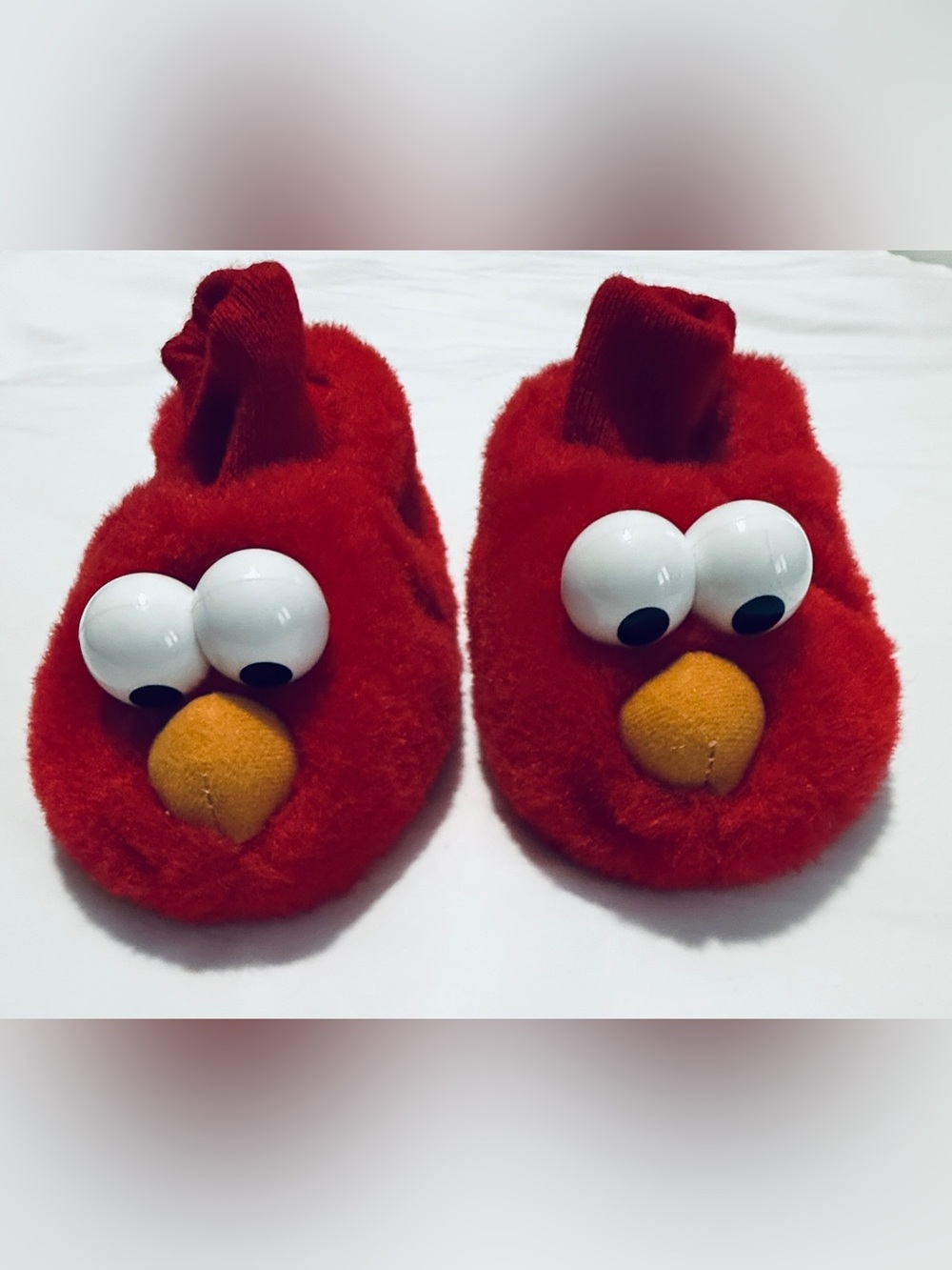 Kids Elmo slippers size 9/10